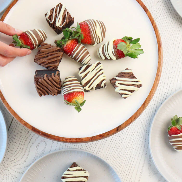 Brownie and Strawberry Gift Box - Image 3
