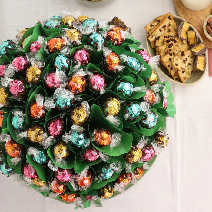 Lindt Chocolate Bouquet Large - Image 3