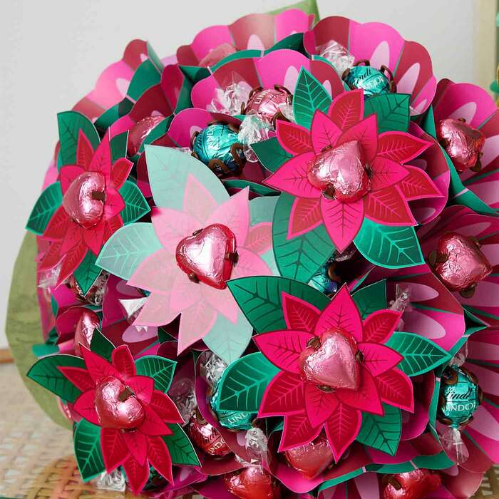 Poinsettia Bouquet Large - Image 5