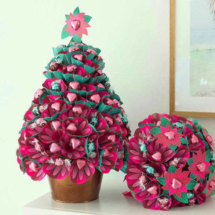 Poinsettia Bouquet Medium - Image 9