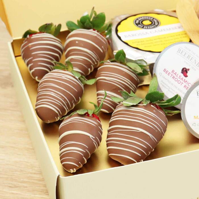 Sparkling Cheese And Strawberry Gift Box - Image 3